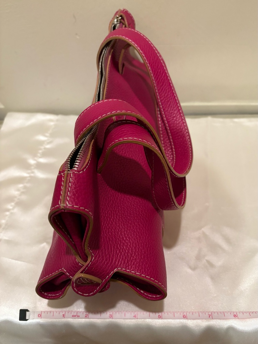 TOD'S Fuchsia Pebbled Leather purse with dustbag preowned - Picture 6 of 11